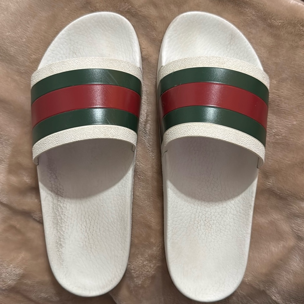 Gucci Men’s Size 9 white with green and red  rubber slides